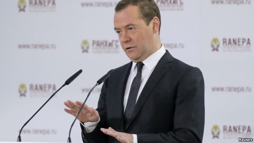 Medvedev: L’économie russe devra faire face à de nouveaux problèmes en 2016 - ảnh 1